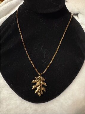 Delicate Gold Leaf Pendant Necklace for Women